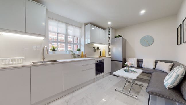 Modern Spacious 3-Bedroom Flat in Paddington NW8  Main Photo