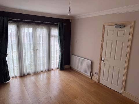 Large Double Room for Rent-Fully Furnished  Main Photo