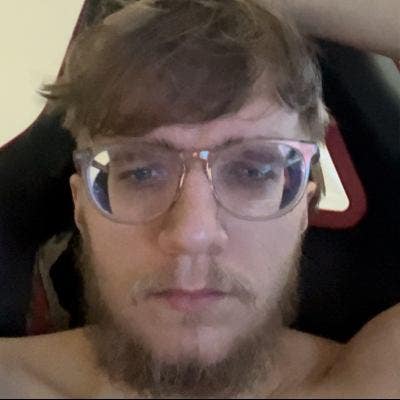 Professional Male seeks a single or double room Main Photo