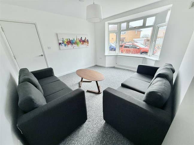 Modern 4 Bed Property Available in Fishponds! Main Photo