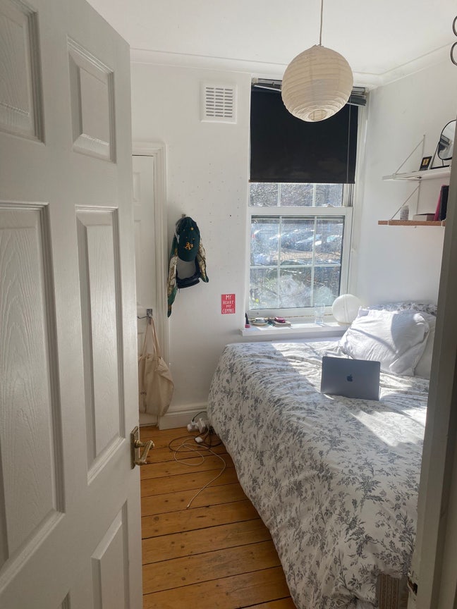 Double bed room in cute flat in Haggerston  Main Photo