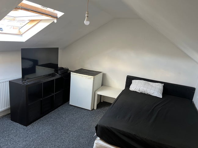 Double large room for rent  Main Photo