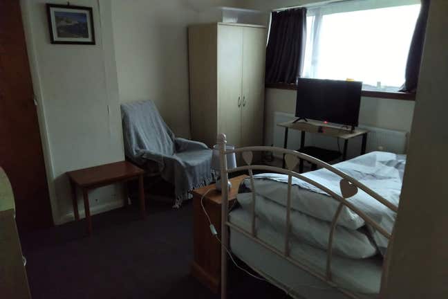 Spacious Bed/Sitting Room Main Photo