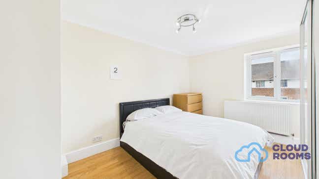 A Very Nice Large Double Room in a 2 Bed Flat  Main Photo
