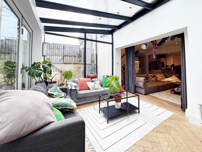 A stunning 6 bedroom house in N7 Main Photo
