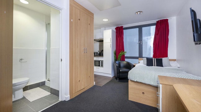 Room available at @85£ per week  Main Photo