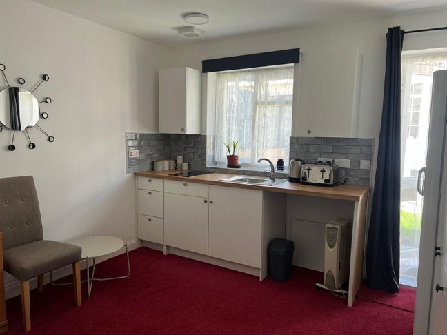 Annex- studio self contained 1 bed Main Photo