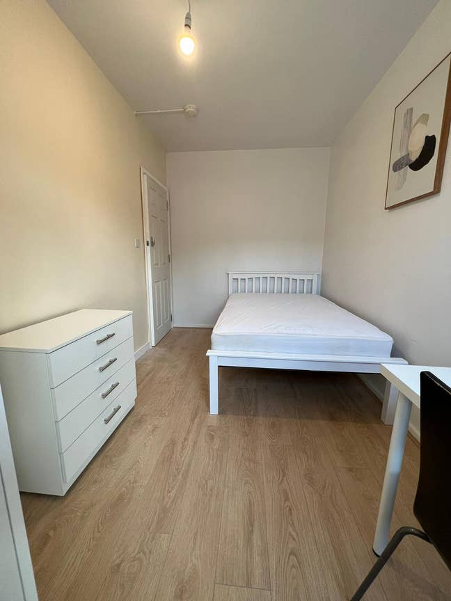 Double Room | Zone 1 | Steps from Elephant&Castle Main Photo