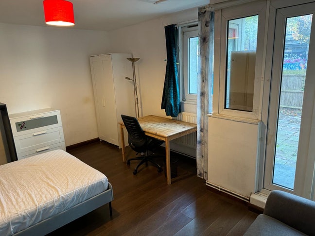 Large Room Brick Lane E1 Private Garden Main Photo
