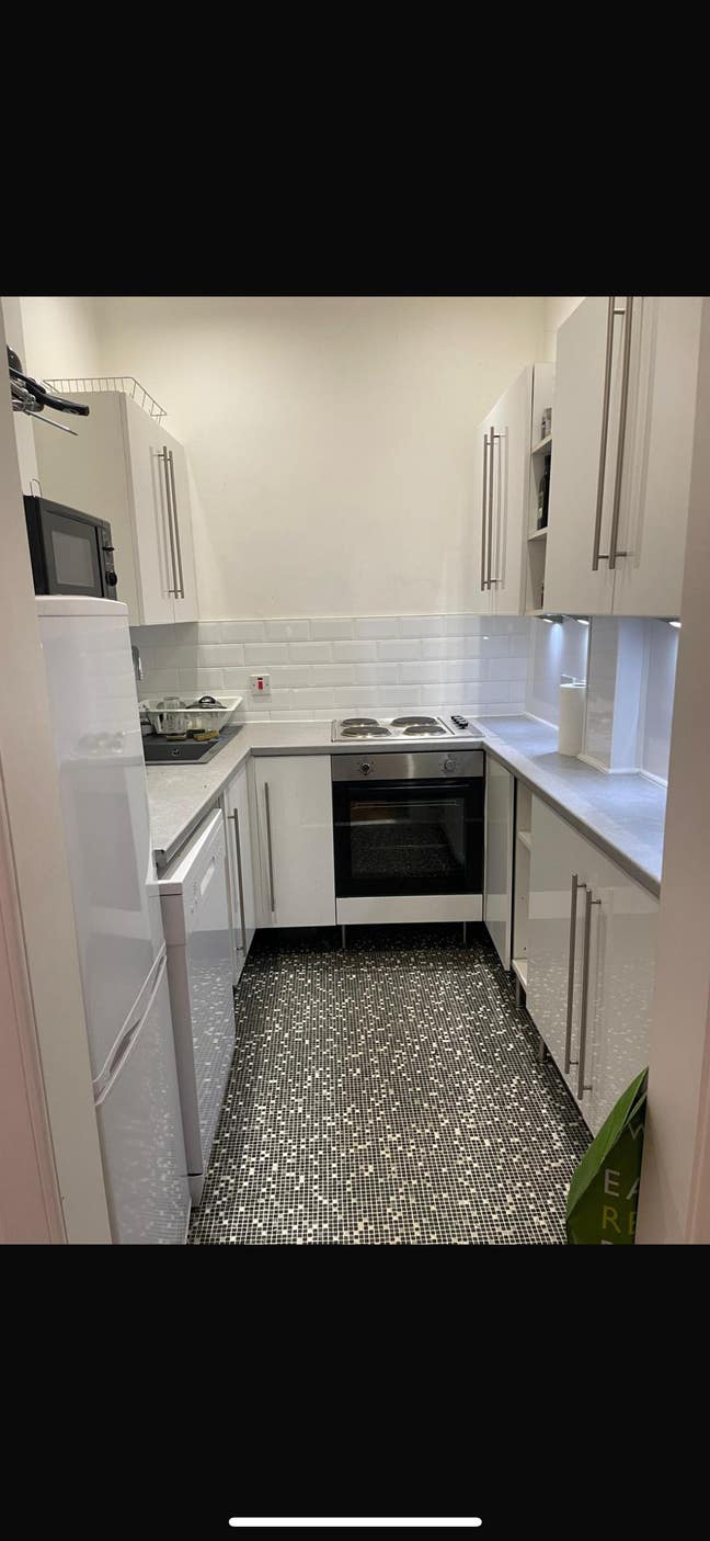 West End Flat for rent Main Photo