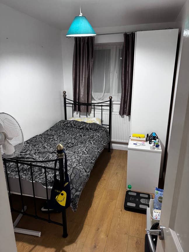 🏡 Furnished Ensuite Room Available Main Photo