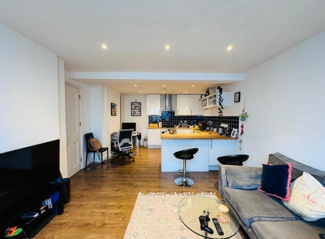 Room in 2 Bed Flat Brixton Main Photo