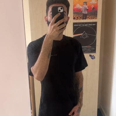 Looking for a room/roommates Main Photo