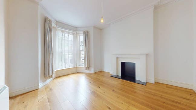 One Bed Flat, High ceilings, Wood Floors, W3 Main Photo