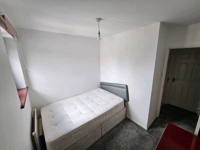 Clean tidy house, lockable double room Main Photo