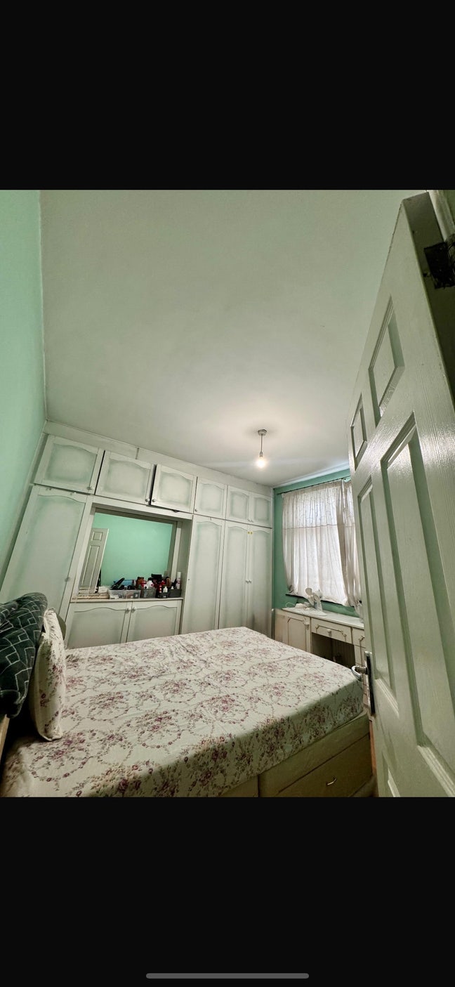 Fully Furnished Double Bed Room in Luton Main Photo