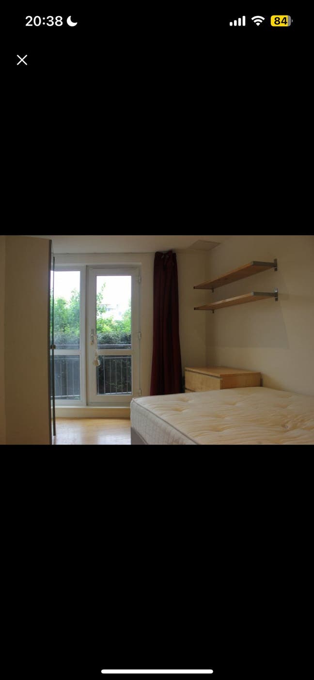 Double Bedroom with Gym - Near Canary Main Photo