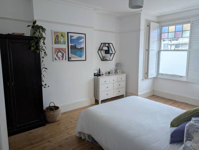Beautiful room (and office!) in lovely home  Main Photo
