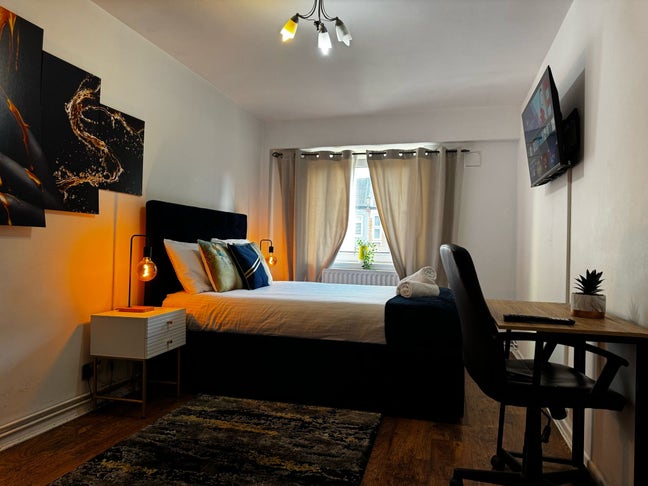 🌟 SHORT LET | Private Room in East London 🌟Femal Main Photo
