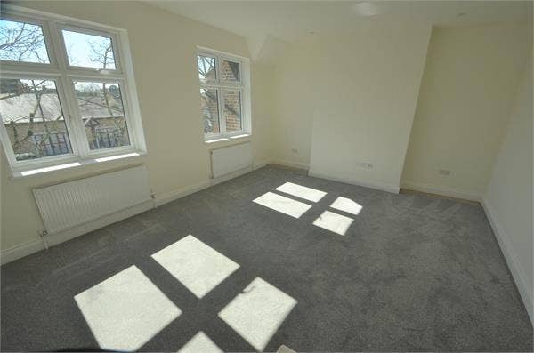91B-Spacious 1-BED FLAT (2nd Floor) with Roof Terr Main Photo