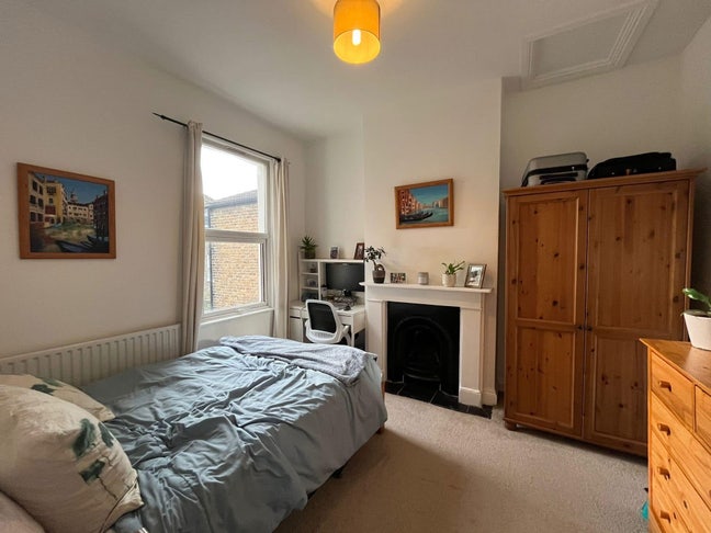 Room in Clapham North!  Main Photo