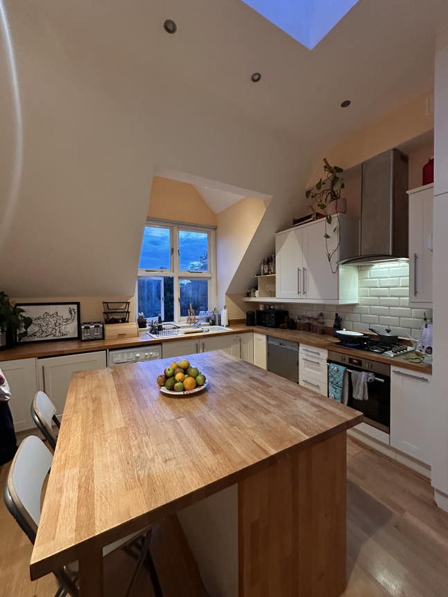 Double Room Available - Kilburn Flatshare Main Photo