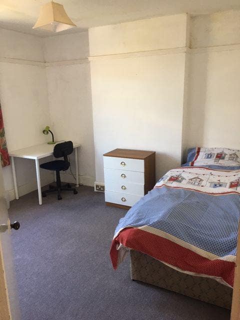 Room availble to rent close to Wimborne Road Main Photo