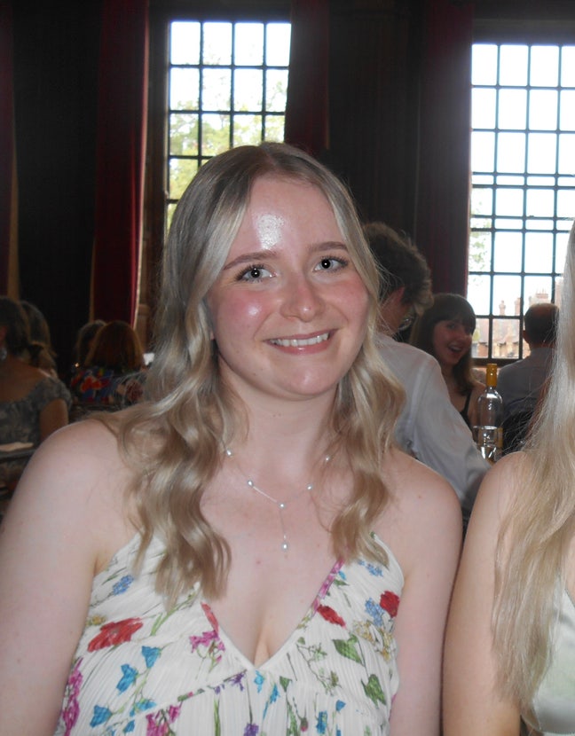 Professional looking for a room or flatmates Main Photo