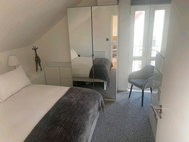 Fully Furnished Double Room, All Bills Included. Main Photo