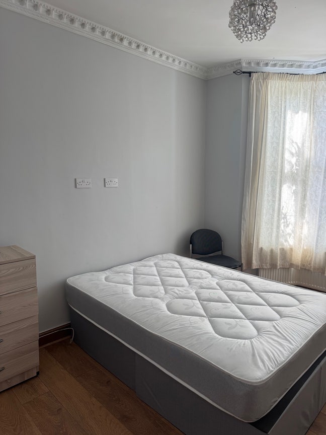 Room available in Leyton  Main Photo