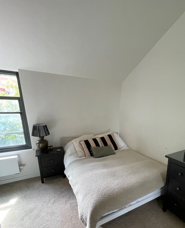 En-suite room for rent in Camberwell for singles Main Photo