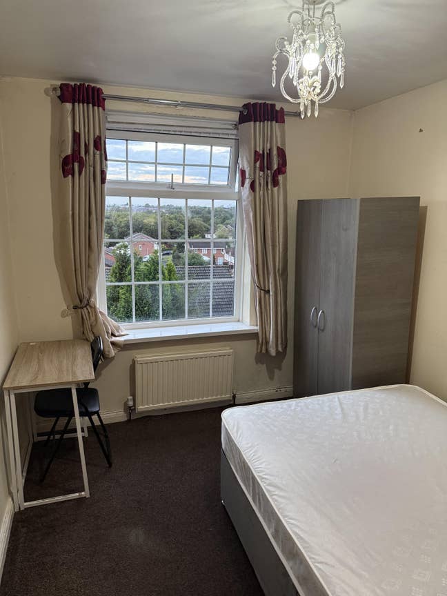 Large Bedroom, All bills included Main Photo