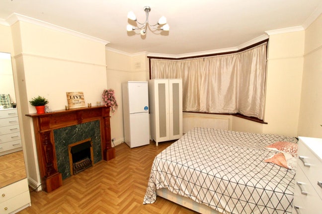 Big Double Room Available 14/09 in Dollis Hill! Main Photo