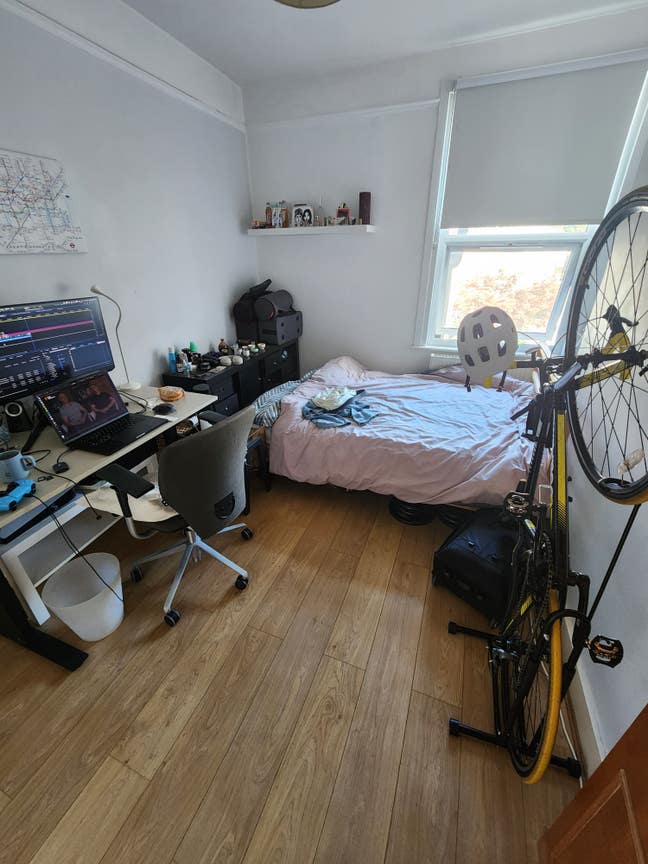 Bright, clean, spacious double bedroom Main Photo
