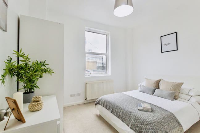 Two Bedrooms Near Ravenscourt Park Station W6 Main Photo