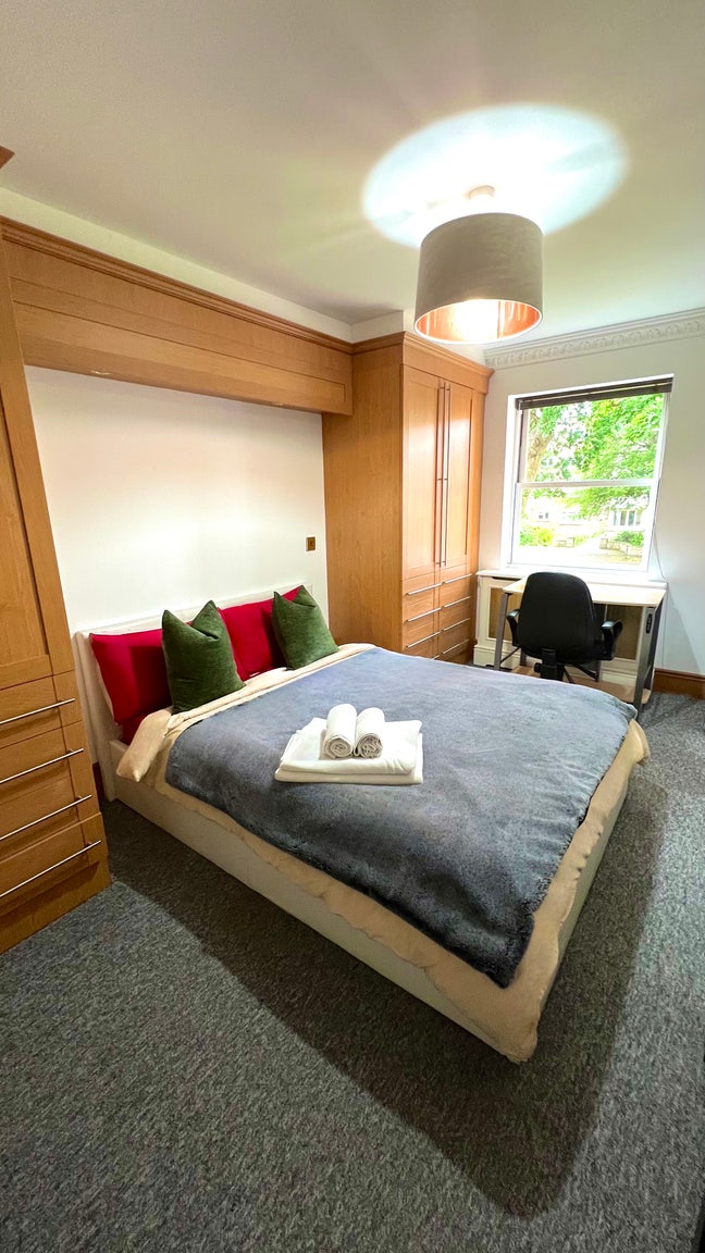 A private room for rent in the shared flat BH1  Main Photo