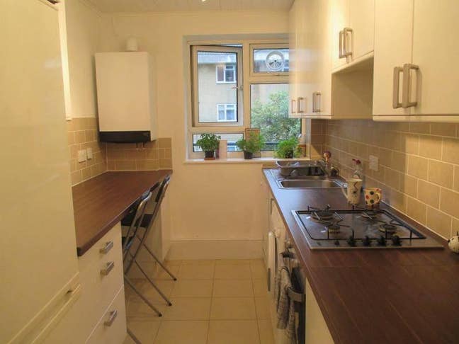 Double room for rent in a Southfields flat share Main Photo