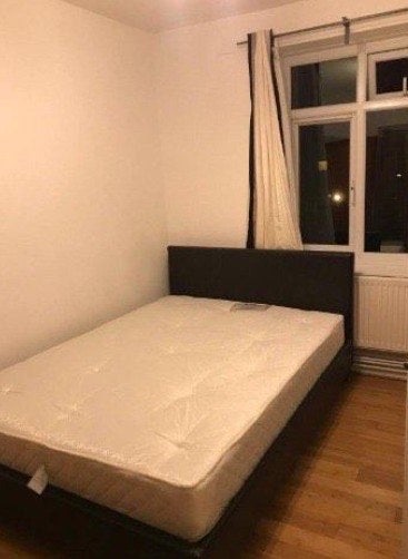 Double Room Close to Kingston University (92) Main Photo