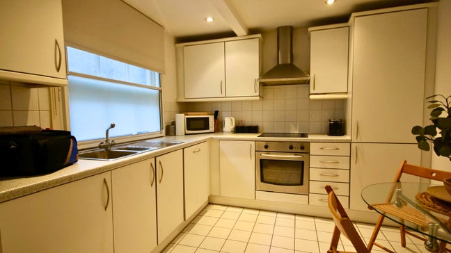 🏙️ Stylish 1-Bedroom Flat in Prime City Location  Main Photo