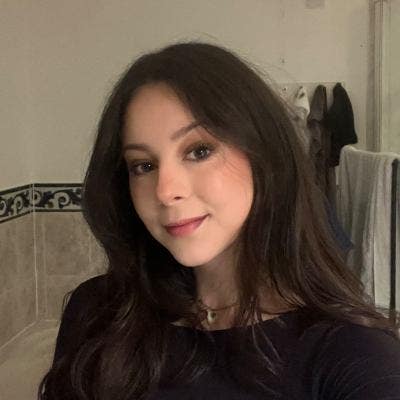 Hi! I’m Holly, I’m looking to move to Bri... Main Photo