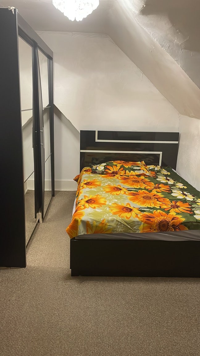 Double bed with a desk  Main Photo