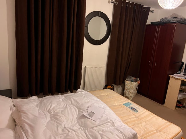 Double Furnished Room for Rent – Bills Included Main Photo