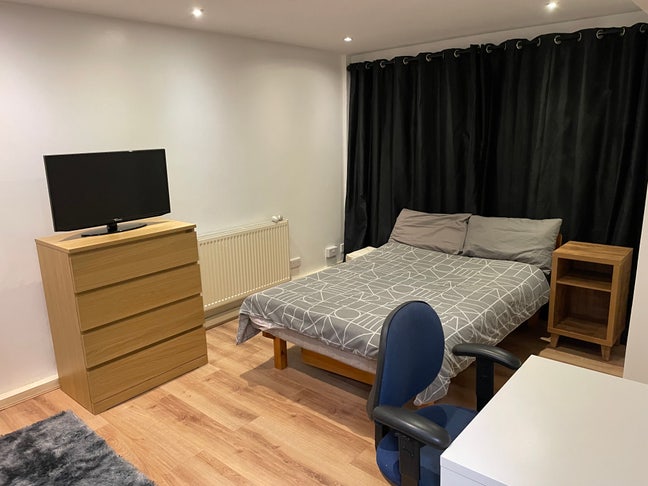 Bedsit Room in House Photos to Follow Main Photo