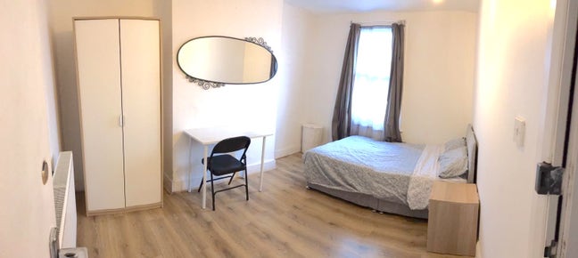 Lovely Quiet Room, Nice housemates, Bills included Main Photo