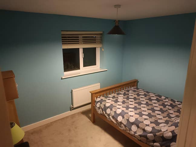 Large Double Room with En Suite Available Main Photo