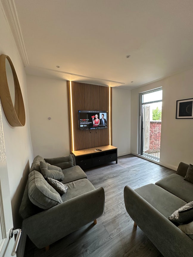 Professional House Share  Main Photo