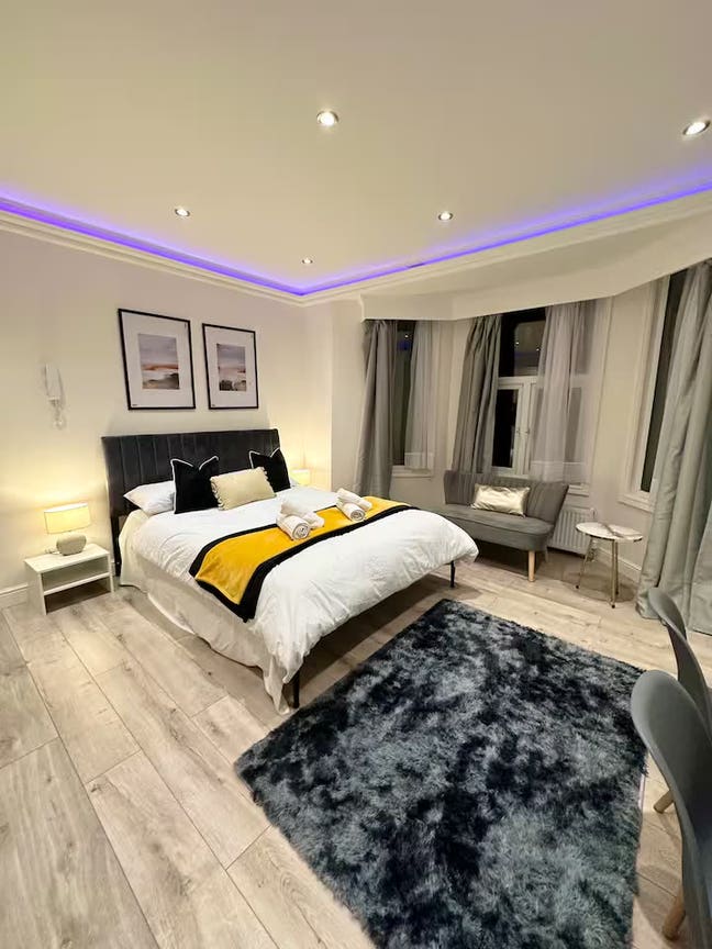 Furnished modern studio near transport links Main Photo