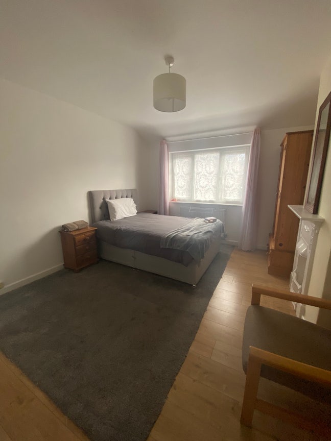 Large Double Bedroom  Main Photo