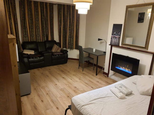 3 Bed + Living room, close to Zone1  Main Photo