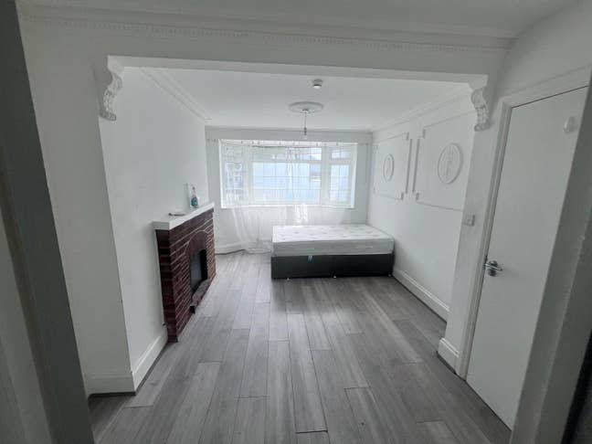 Spacious Ensuite Room now available  at Plumstead  Main Photo